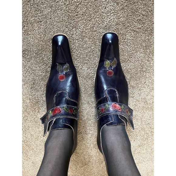 Beautiful, unusual shoes. EUC. Leather. - Picture 2 of 16